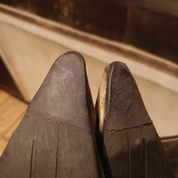 Vintage Italian Pointy Toed Leather Boots - Picture 9 of 12